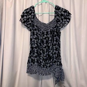 Black with light grey patterned Apt. 9 blouse M